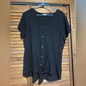 Black Short-Sleeve Button-Front V-Neck Tie-Hem Top